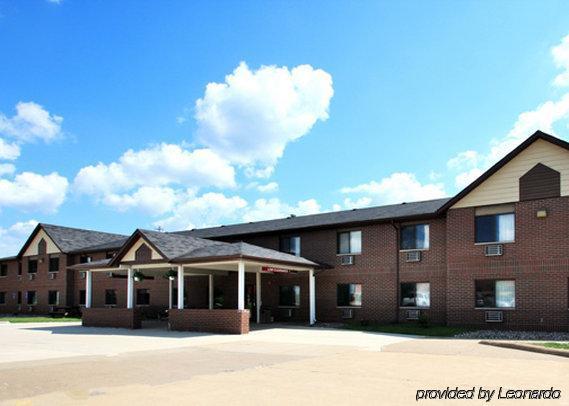 Econo Lodge Inn & Suites Dubuque Exterior foto