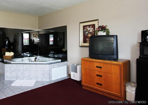 Econo Lodge Inn & Suites Dubuque Zimmer foto