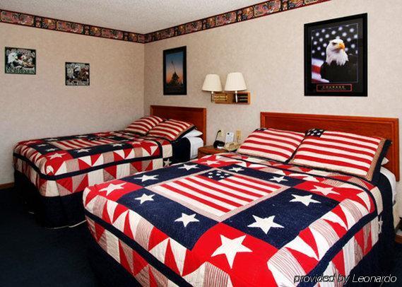 Econo Lodge Inn & Suites Dubuque Zimmer foto