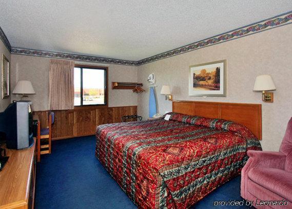 Econo Lodge Inn & Suites Dubuque Zimmer foto