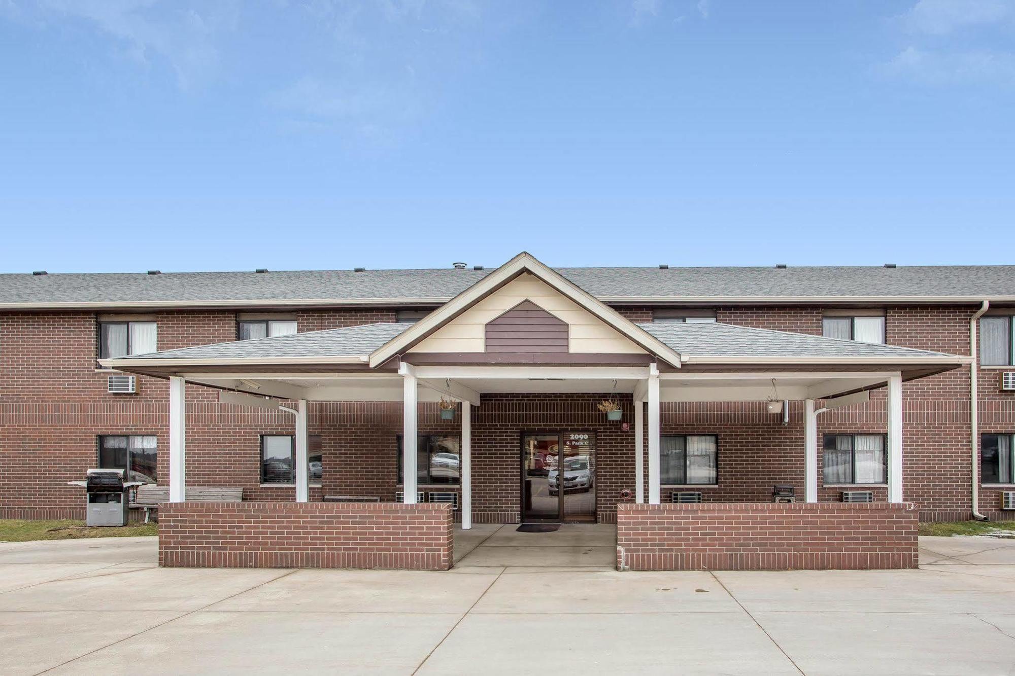 Econo Lodge Inn & Suites Dubuque Exterior foto