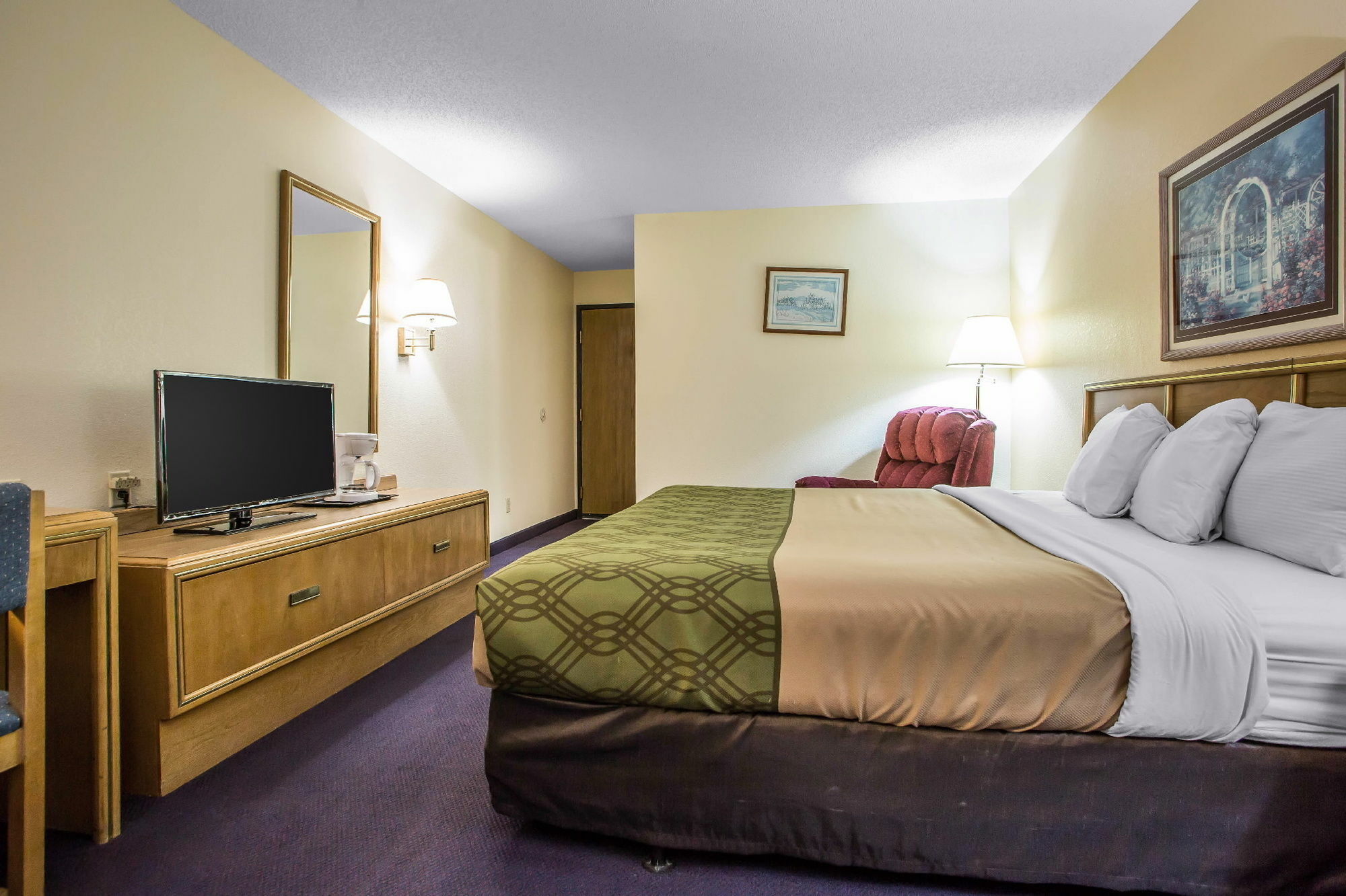 Econo Lodge Inn & Suites Dubuque Exterior foto